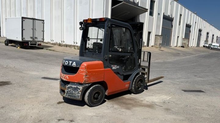TOYOTA  02-8FDF30
